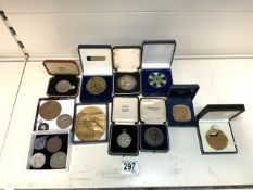 MIXED CASED MEDALS, MEDALLIONS INCLUDES 24 HEURES DU MANS FOOTBALL AND OTHER SPORTS RELATED