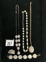 MIXED VINTAGE JEWELLERY