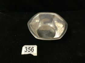 HALLMARKED SILVER HEXAGONAL HAN HAMMERED SUGAR BOWL, DATED 1927 MAKERS MARK RUBBED,11CM 147 GRAMS