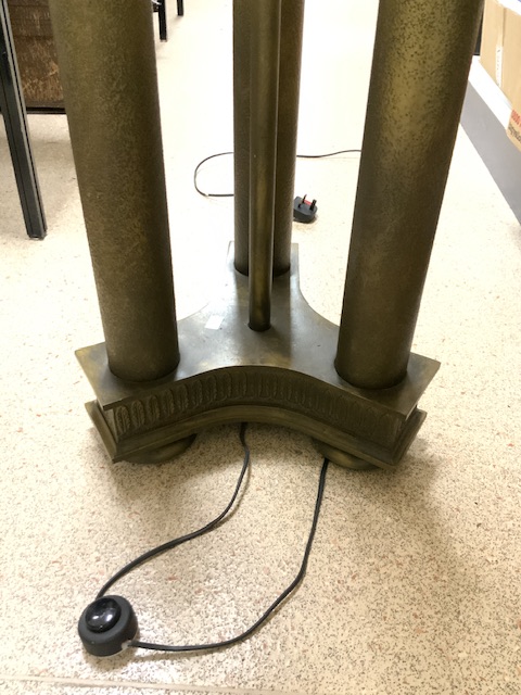 BRONZED METAL AND RESIN STANARD LAMP AS THREE COLUMN SUPPORTS WITH THREE KNEELING LIONS BOUGHT - Image 3 of 4