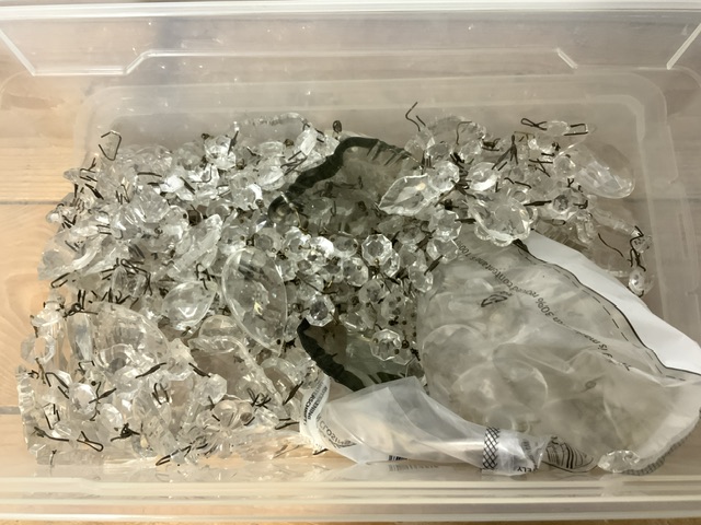 QUANTITY OF GLASS CRYSTAL DROPS FOR CHANDELIER'S - Image 2 of 5