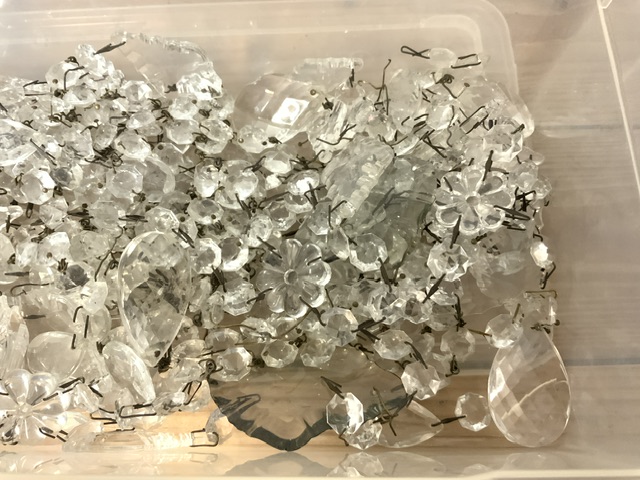QUANTITY OF GLASS CRYSTAL DROPS FOR CHANDELIER'S - Image 3 of 5