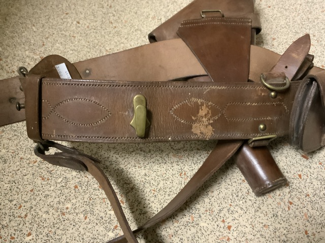 VINTAGE BROWN LEATHER GUN HOLSTER AND LEATHER BELT AND STRAP - Image 4 of 4