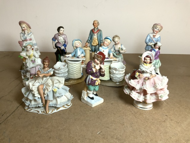 TWELVE SMALL CONTINENTAL PORCELAIN FIGURES INCLUDING A 19TH-CENTURY DREDEN AUGUSTUS REX FIGURE OF - Image 2 of 5