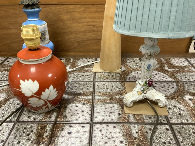 FOUR VINTAGE TABLE LAMPS - Image 2 of 4