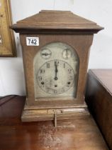 VINTAGE OAK CASED MANTEL CLOCK WITH A WESTMINSTER CHIME MADE IN GERMANY 42CM