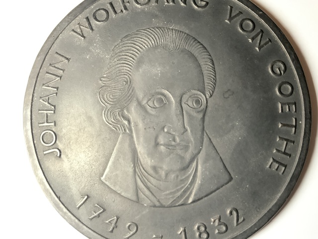 BRONZE PLAQUE JOHANN WOLFGANG VON GOETHE (1749-1832) 15CM DIAMETER - Image 2 of 3