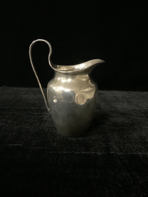 VICTORIAN HALLMARKED SILVER CREAM JUG WITH REEDED LIP AND HANDLE DATED 1891 MAKERS MARK RUBBED 9.5CM - Image 2 of 4