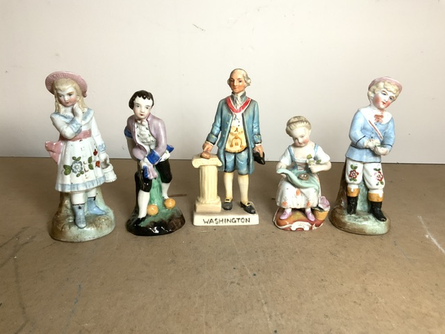 TWELVE SMALL CONTINENTAL PORCELAIN FIGURES INCLUDING A 19TH-CENTURY DREDEN AUGUSTUS REX FIGURE OF - Image 4 of 5