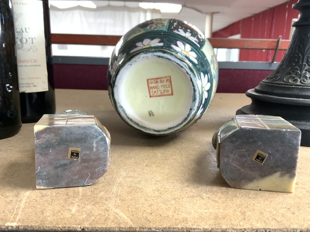 PAIR OF SOAPSTONE OWL BOOKENDS 13CM WITH A MODERN SATSUMA VASE - Image 3 of 3