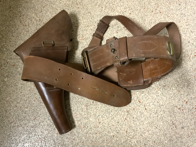 VINTAGE BROWN LEATHER GUN HOLSTER AND LEATHER BELT AND STRAP - Image 3 of 4
