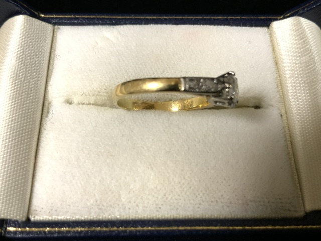 GOLD RING MARKS RUBBED AND JUST UNDER ONE CARAT OF DIAMONDS IN PLATINUM SIZE J - Image 5 of 8