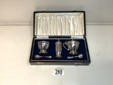 HALLMARKED SILVER CIRCULAR THREE-PIECE CONDIMENT SET WITH SPOONS, DATED 1975 BY CHICK & SONS LTD (