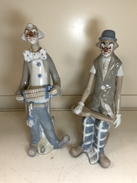 LLADRO LADY WITH HAT AND TWO NAO AND TWO CASADES CLOWNS; LARGEST 32CM - Image 4 of 5