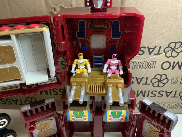 VINTAGE TRANSFORMERS, TOMY AND MORE - Image 3 of 4