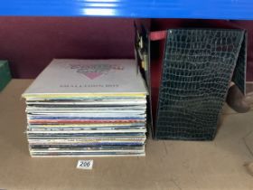 BOX OF ALBUMS / LPS DANCE MUSIC, HURRICANES, J M SILK, RAMSEY LEWIS, HEATWAVE AND MORE