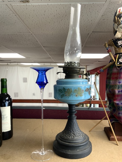 VICTORIAN OIL LAMP WITH A FINNISH GLASS CANDLESTICK - Image 2 of 4