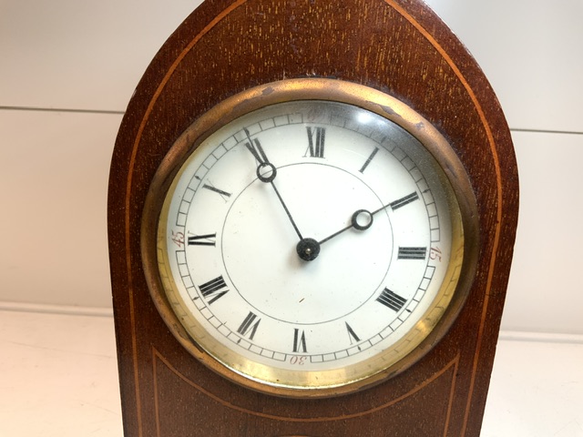 SMALL EDWARDIAN DOME SHAPED CLOCK IN MAHOGANY 22CM - Image 2 of 4