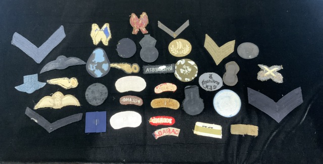 QUANTITY OF MILITARY CLOTH BADGES, NAVY, ARMY AND MORE - Image 3 of 3