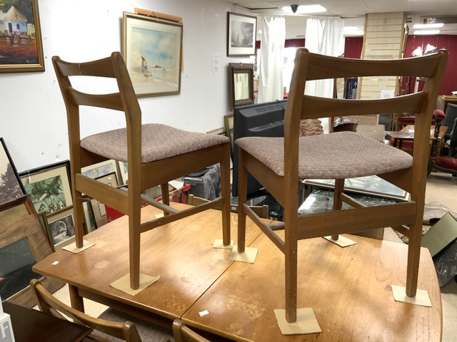 MID-CENTURY MODERN TEAK EXTENDING DINING TABLE WITH SIX MATCHING CHAIRS - Image 3 of 8