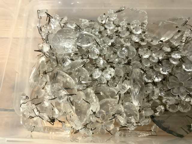 QUANTITY OF GLASS CRYSTAL DROPS FOR CHANDELIER'S - Image 4 of 5