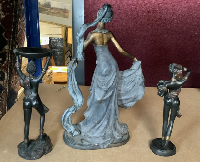 THREE RESIN FIGURES LARGEST 32CM - Image 2 of 2