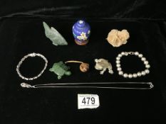 A QUANTITY OF OBJET D'ART AND JEWELLERY INCLUDING A MINIATURE GINGER JAR ON STAND; WITH FLORAL