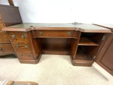 VICTORIAN MAHOGANY KNEE HOLE DESK WITH GREEN TOOLED LEATHER 152 X 55CM