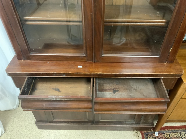 VICTORIAN MAHOGANY CABINET BOOKCASE; 206 X 120CM - Bild 3 aus 4