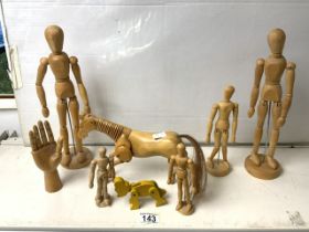 MIXED WOODEN ARTICULATED FIGURES AND HORSE AND HAND