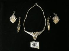 A SET OF STERLING SILVER DESIGNER JEWELLERY COMPRISING A CHOKER AND TWO PAIRS OF DROP EARRINGS;