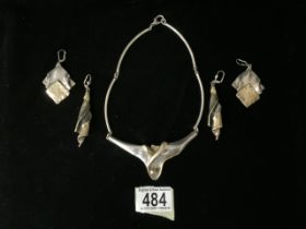 A SET OF STERLING SILVER DESIGNER JEWELLERY COMPRISING A CHOKER AND TWO PAIRS OF DROP EARRINGS;