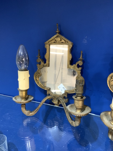 PAIR OF VINTAGE BRASS AND MIRROR WALL LIGHTS - Image 2 of 5