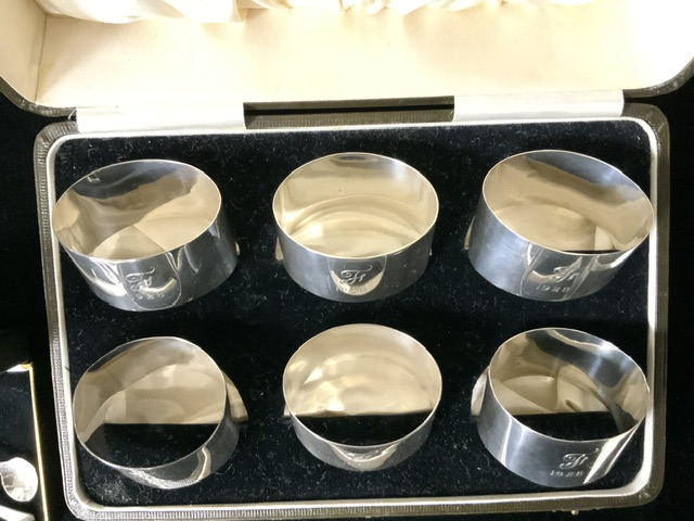 A CASED SET OF SIX STERLING SILVER NAPKIN RINGS BY F.H. ADAMS & CO; BIRMINGHAM 1928; PLAIN FORM; - Image 3 of 7