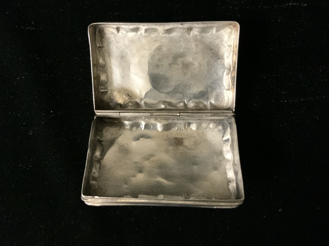 AN ANTIQUE 19TH CENTURY DUTCH SILVER SNUFF BOX, MARKED WITH M FOR ASSAY OFFICE AND B FOR 1861, - Image 3 of 4