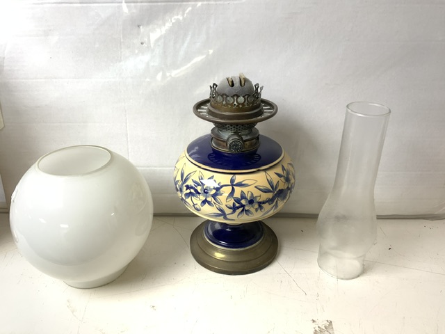 THREE VINTAGE OIL LAMPS; TWO COPPER AND ONE CERAMIC - Image 2 of 4