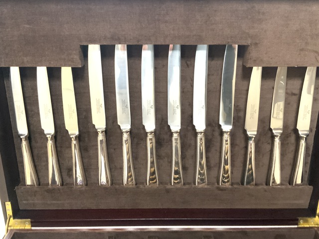 ROBERTS & BELK PART CANTEEN OF SILVER-PLATE CUTLERY - Image 3 of 5