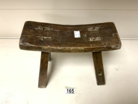 ANTIQUE WOODEN HEAD REST / PILLOW