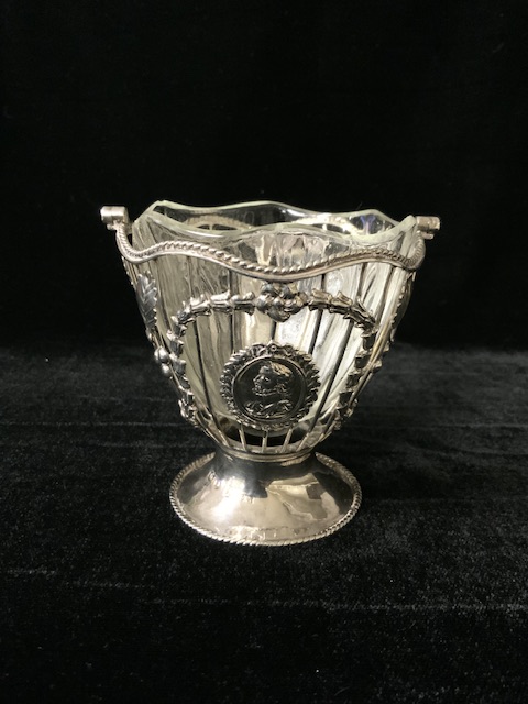 A GEORGE III STERLING SILVER SUGAR BASKET; MAKERS MARK WH LONDON 1772; ROPE TWIST SWING HANDLE AND - Image 2 of 4