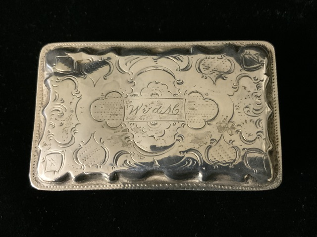AN ANTIQUE 19TH CENTURY DUTCH SILVER SNUFF BOX, MARKED WITH M FOR ASSAY OFFICE AND B FOR 1861, - Image 2 of 4