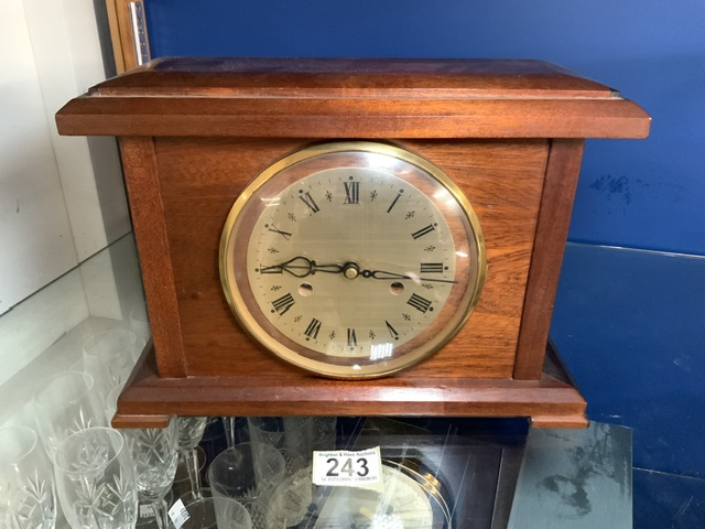 VINTAGE SMITHS WOODEN MANTEL CLOCK WITH A GILDED FACE AND ROMAN NUMERALS; 31CM