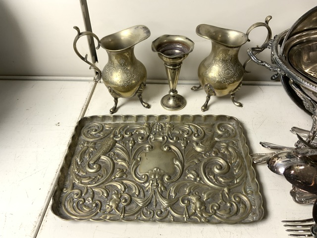 LARGE QUANTITY OF SILVER PLATED ITEMS INCLUDES 19/20TH CENTURY REVOLVING BREAKFAST DISH AND MORE - Image 2 of 5