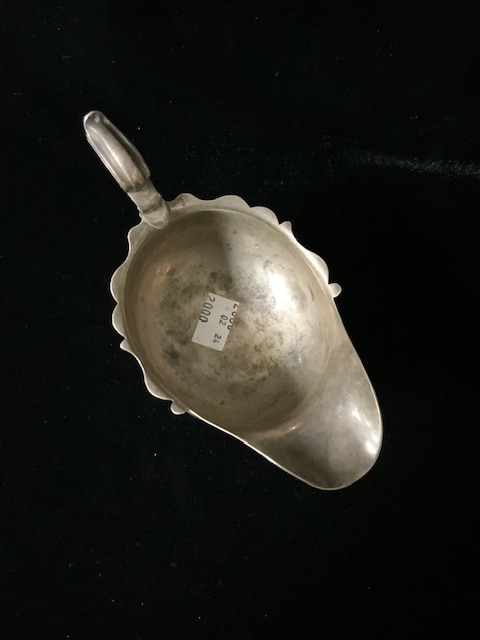 A STERLING SILVER SAUCEBOAT; SHEFFIELD 1923; SCROLL HANDLE; WAVY EDGE; ON THREE SHELL AND HOOF FEET; - Image 3 of 4