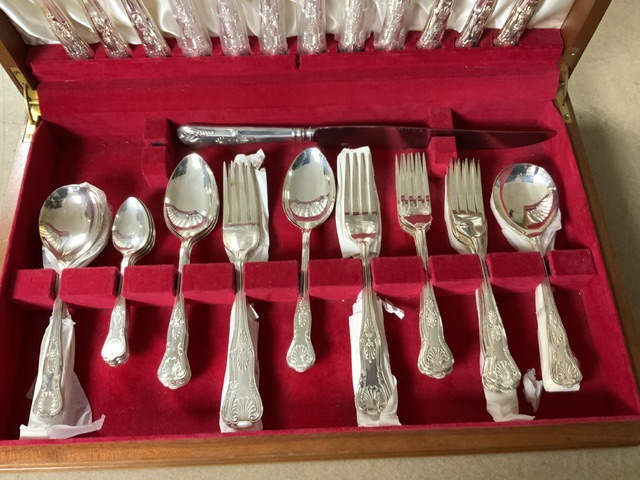 VINERS OF SHEFFIELD CANTEEN OF SILVER-PLATED KINGS PATTERN CUTLERY - Image 2 of 4