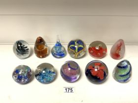 MIXED GLASS PAPERWEIGHTS INCLUDES SELKIRK AND WEDGWOOD