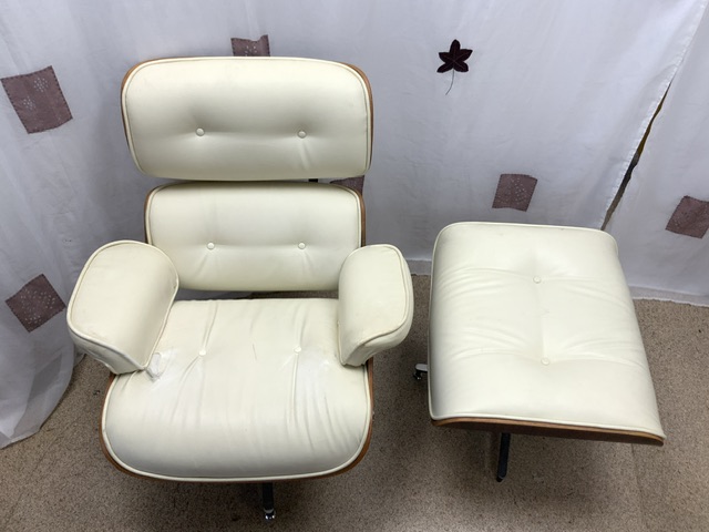 EAMES STYLE CREAM LEATHER ARMCHAIR WITH FOOT STOOL AND ROSEWOOD (TEAR TO THE LEATHER SEAT) - Bild 2 aus 5