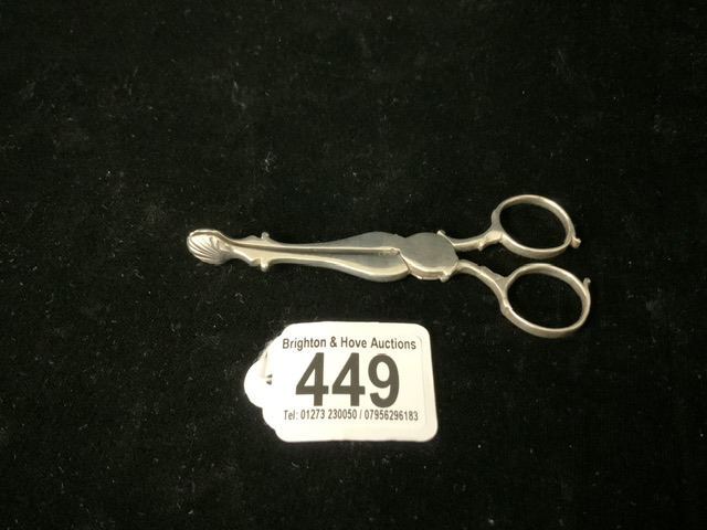 A PAIR OF GEORGIAN STERLING SILVER SCISSOR ACTION SUGAR NIPS; MARKS TO HANDLES RUBBED; LION