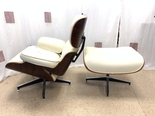 EAMES STYLE CREAM LEATHER ARMCHAIR WITH FOOT STOOL AND ROSEWOOD (TEAR TO THE LEATHER SEAT) - Bild 4 aus 5