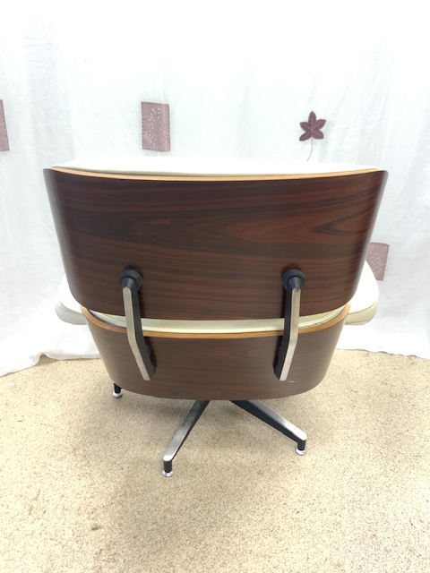 EAMES STYLE CREAM LEATHER ARMCHAIR WITH FOOT STOOL AND ROSEWOOD (TEAR TO THE LEATHER SEAT) - Bild 5 aus 5