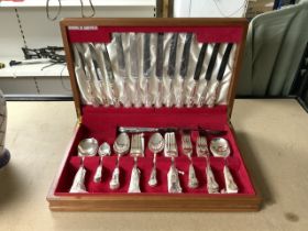 VINERS OF SHEFFIELD CANTEEN OF SILVER-PLATED KINGS PATTERN CUTLERY